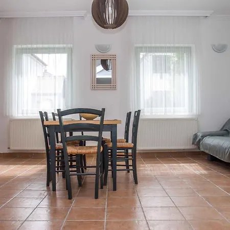 Ferienhaus In Balatonmariafürdo 38170